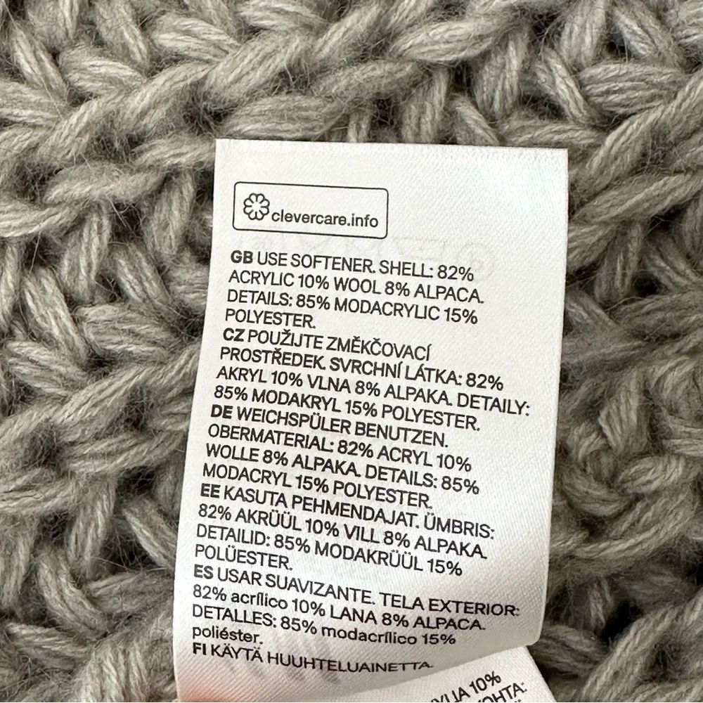 Grey Knit Wool Alpaca Acrylic Blend Fall / Winter Beanie With Faux Fur Pom